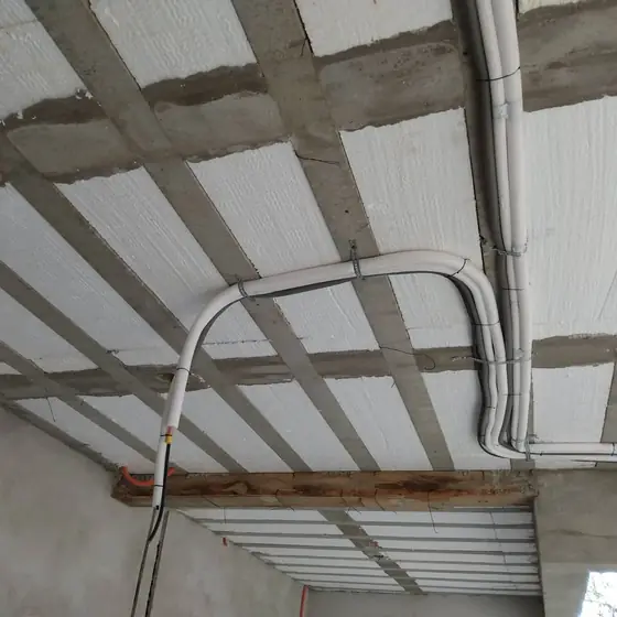 Infraestrutura de tubulação no teto